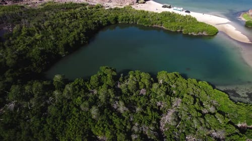 Les superbes eaux azurées de Bahia Concepcion, Baja California Sur, Mexique - Vue aérienne par Drone