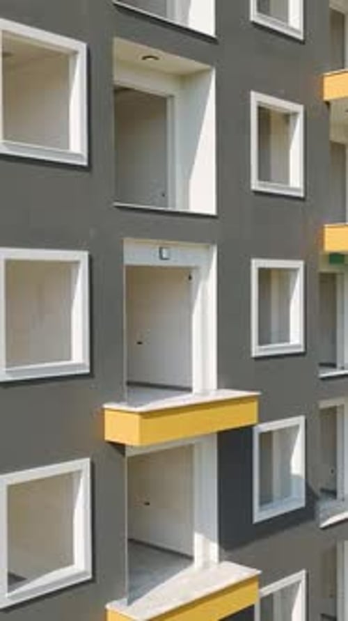 Vídeo vertical: El crecimiento de Alanya hacia el cielo y la construcción de estructuras de varios pisos