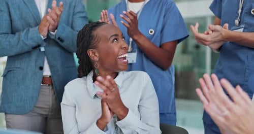 Doutor, obrigado e aplausos do sucesso da área de saúde, medicina e hospital com a reunião