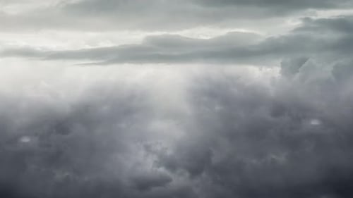céu tempestuoso e fundo de nuvens pesadas.