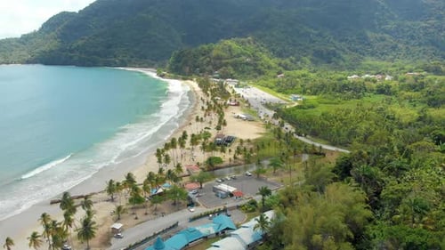 Side view of Maracas Bay