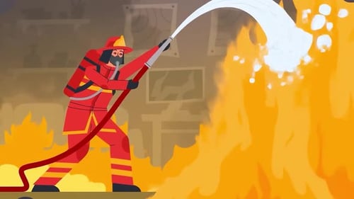 Feuerwehrmann sprüht mit Wasserschlauch Wasser auf Gebäudebrand