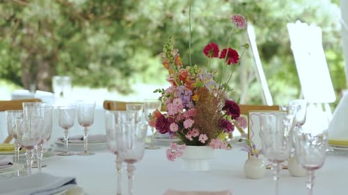 Elegant Wedding Table Decoration with Flowers and Glassware