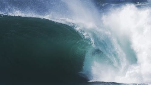 Powerful Wave Breaking in the Ocean