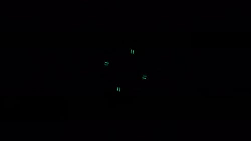 Des formes de néon brillantes éclatant comme des feux d'artifice sur fond noir