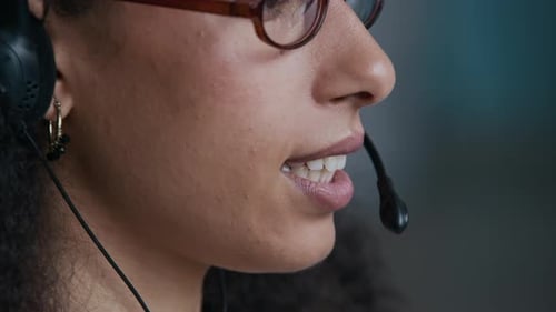 Speaking in Microphone and Giving Information about Quality of Service