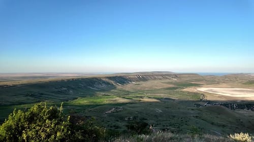 Vista panorâmica de um vale na Crimeia durante o dia