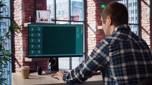 Mann löst persönliche Aufgaben mit KI LLM Chatbot beantwortet Eingabeaufforderungen