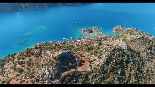 Atemberaubende 4K-Drohne im Meer, Fethiye, Türkei