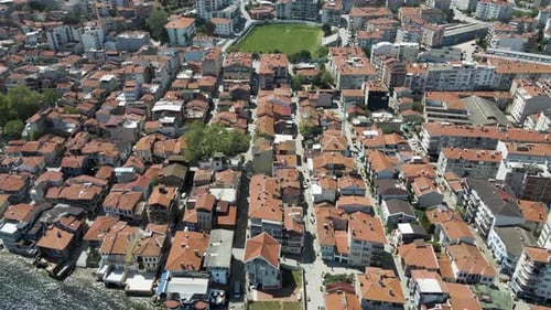 Vue aérienne de Mudanya, une petite ville le long de la côte de la mer de Marmara, à Bursa, en Turquie.