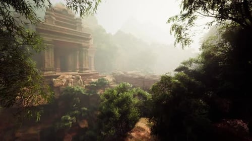 Ancien temple enveloppé de brume dans le paysage de la jungle vietnamienne