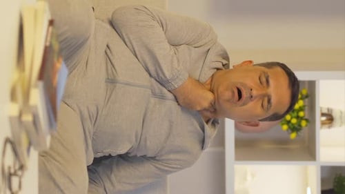 Vertical video of Swelling of the tongue and throat.