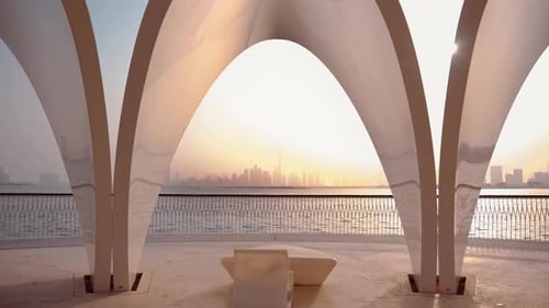 Dubai Creek com a paisagem da cidade de Dubai em uma estrutura arquitetônica