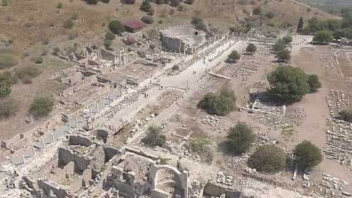 Vue aérienne du théâtre de la ville antique d'Éphèse et du temple d'Artémis 22