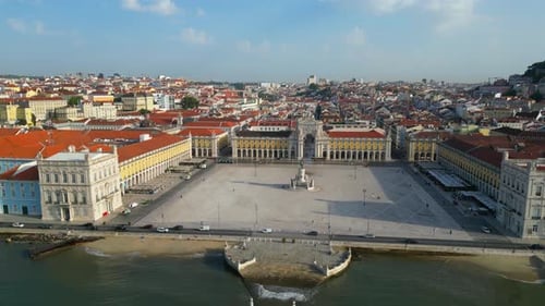 Vue aérienne circulaire depuis Terreiro do Paço, également connu sous le nom de Praça do Comercio, avec Lisbonne