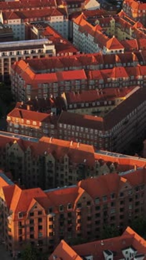 Vista aérea con un dron de la zona de Amagerbro en la parte norte de la isla Amager en Copenhague, Dinamarca
