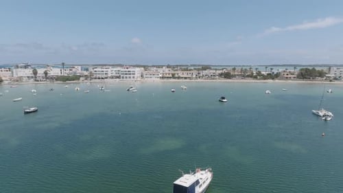 Retrait d'un drone de la ville de La Savina à la côte, à Formentera