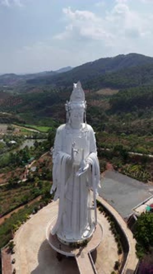 Vue aérienne de la pagode Linh An, ville de Dalat, province de Lam Dong, Vietnam.