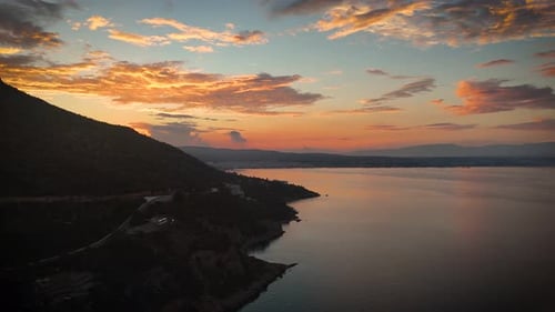 La côte de l'isthme de Corinthe en Grèce