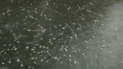 Hagel auf der Straße