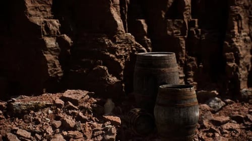 Velhos barris de vinho vintage de madeira perto de Stone Wall em Canyon