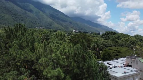 Vue aérienne près des arbres d'une partie du Country Club à Caracas, Venezuela