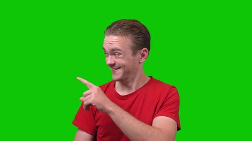 Charm Man zeigt zur Seite: Greenscreen-Konzept