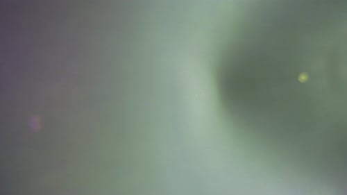 Lucent Warm Sammlung: Lebendiger Blendeneffekt mit Ausblendeffekt, aufgenommen mit einem 25-mm-Prime-Objektiv