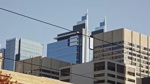 Edificios de la ciudad al mediodía