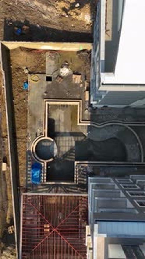 Vídeo vertical de Exquisite Residences que abarca la construcción de viviendas de élite y el sereno paisaje marino en Alanya