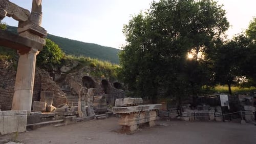 Ancienne ville d'Éphèse, bibliothèque de Celsus et théâtre antique