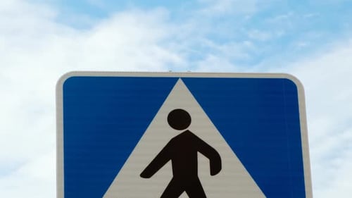 Sinal de trânsito para travessia de pedestres