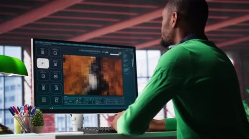 Un éditeur de vidéastes crée du matériel artistique basé sur l'IA à l'aide d'un logiciel de conversion de texte en vidéo