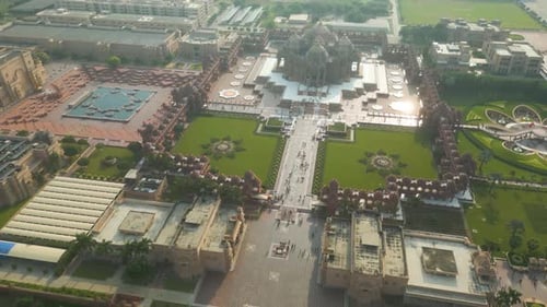 Vue aérienne par Drone du temple d'Akshardham à New Delhi, l'un des plus grands temples hindous d'Inde