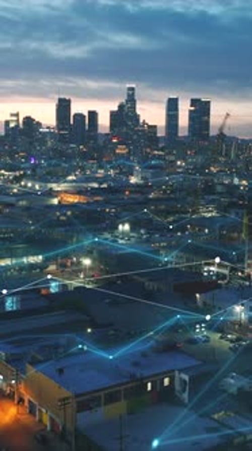 Images panoramiques aériennes de Metropolis au coucher du soleil, les gratte-ciel du centre-ville de Los Angeles sur fond coloré