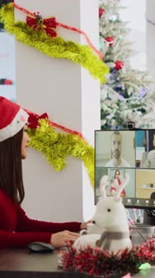 Vertical Video Worker Videocalls Team in Xmas Office