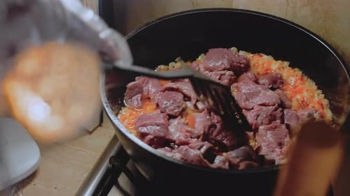 Chashushuli-Mischverfahren Makro Chashushuli Traditionelle georgische Lebensmittel, zubereitet aus Rindfleisch