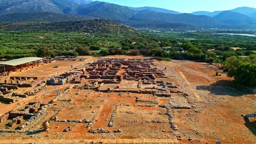 Panorama des vestiges de Megaron des Konigs en Grèce. Prise de vue aérienne