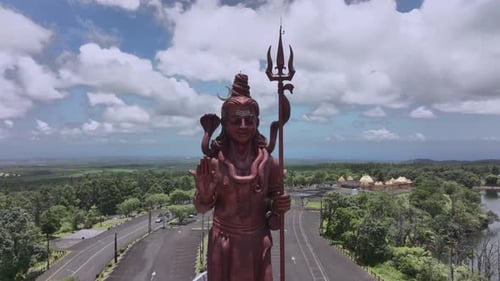 Immense statue de Shiva sur le lac Ganga Talao, île Maurice