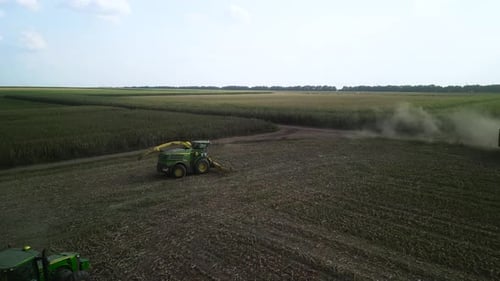 Ensileuse, hachage du maïs pour l'ensilage