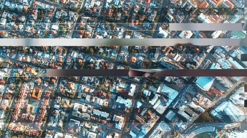 Réseau social, ville et personnes avec téléphone avec icône de contact, de connexion et de données en ville
