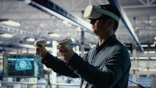 O programador do Server Farm usa fone de ouvido VR para instalar atualizações