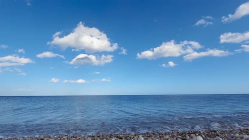 Nubes que pasan sobre el océano