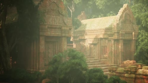 Alter Tempel versteckt im Wald