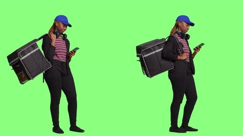 Weibliches Model liefert Mahlzeit im Thermorucksack und surft im Internet