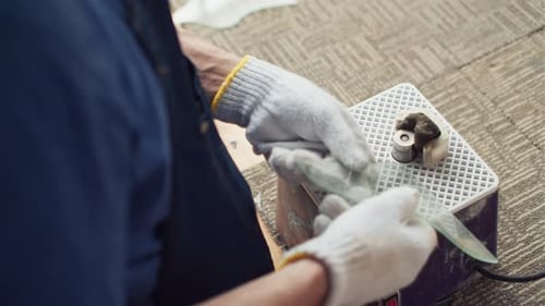 Glass Grinding Machine Smoothes Edges