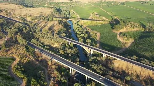Carretera que atraviesa el valle en Chile