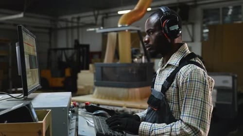 Operator Programs CNC Machine for Wood Cutting