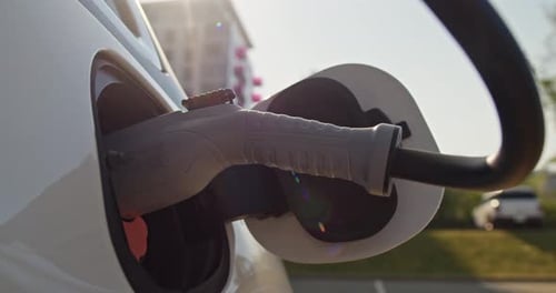 Ladeanschluss für Elektrofahrzeuge, Anschluss an Elektrofahrzeuge, modernes Auto
