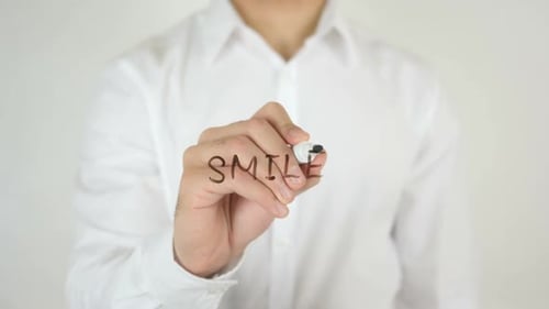 Sonrisa, escrita en vidrio